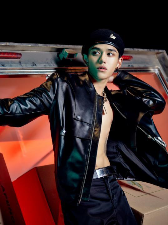 黄旭熙四个女生爆料视频,背后惊人真相曝光  第1张